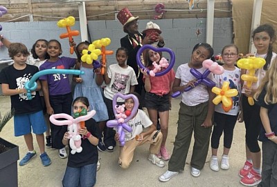 Magicien, sculpteur de ballons