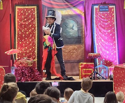 Magicien avec sa colombe