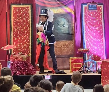 Magicien avec sa colombe