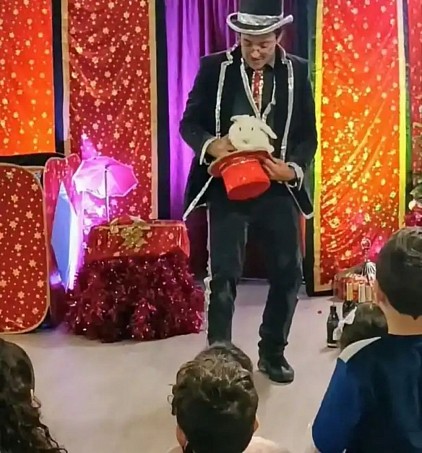 Magicien pour Enfants avec colombe