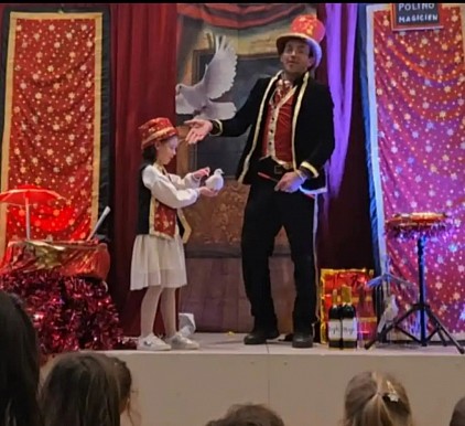 Magien des enfants avec colombe